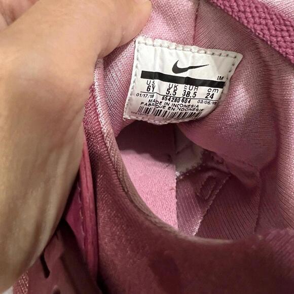 Nike Women’s Huarche Sneakers size 6.5 - Picture 8 of 9